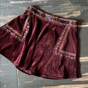 BNWT adorable skirt w/ a touch of embroidery